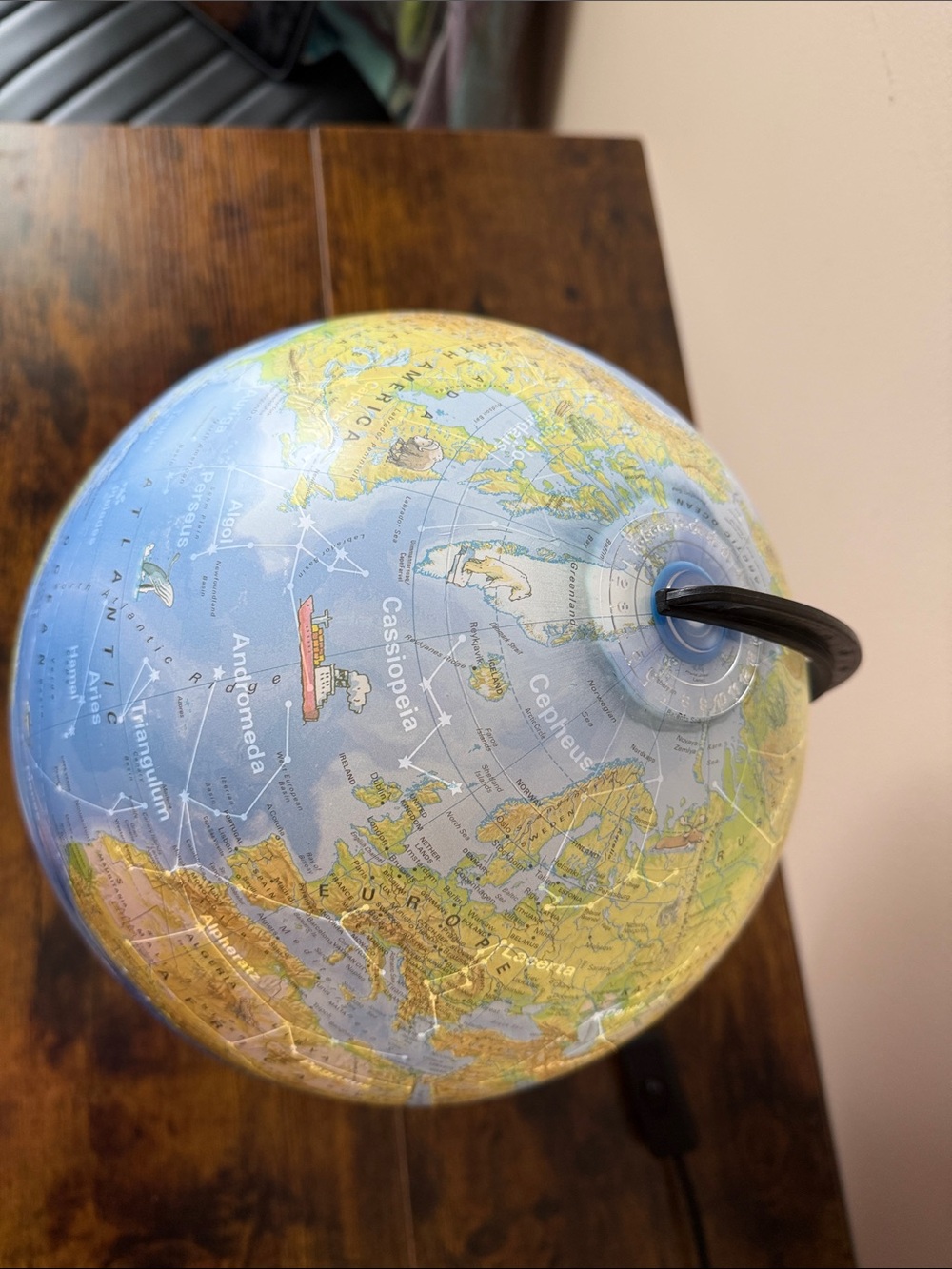 National Geographic Blue and Yellow Educational World Globe - Picture 2 of 3